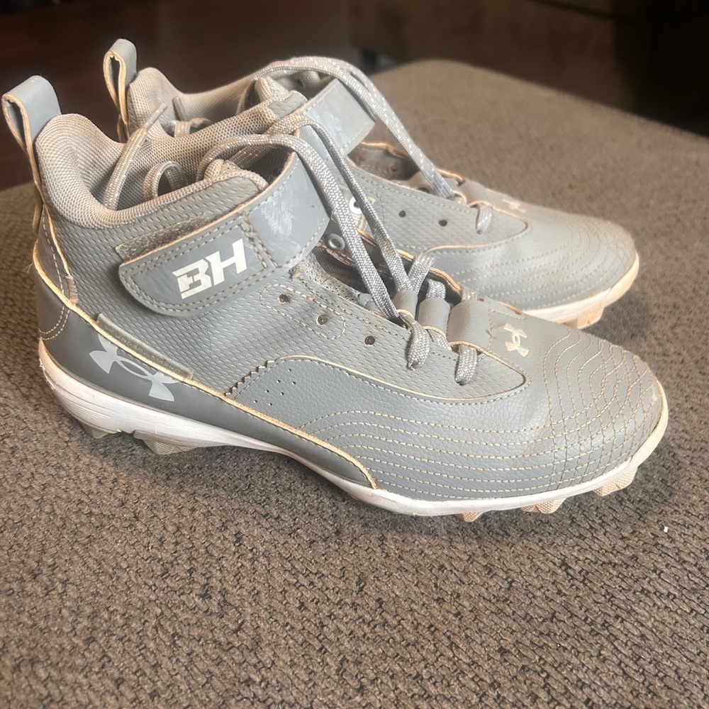 Under Armour Gray Sneakers Athletic Design